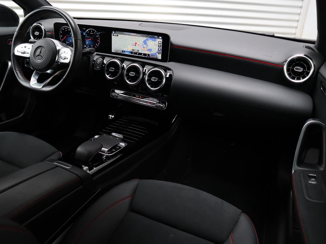 Mercedes-Benz A-KLASSE 220 Launch Edition