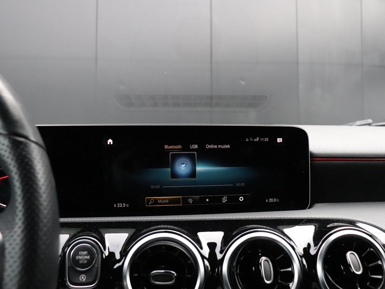 Mercedes-Benz A-KLASSE 160 | AMG LINE | SPORTSTOELEN | CAMERA | APPLE CARPLAY | CRUISE | NAVI | STOELVERW. |