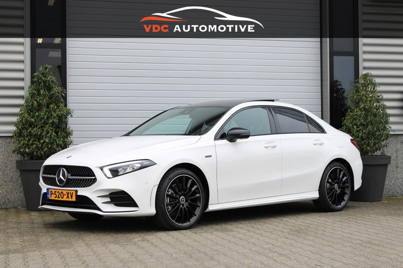 Mercedes-Benz A-KLASSE 250 e AMG Pano | Widescreen | Sfeerverlichting | Camera | Multispaak 19" | Dealer Onderhouden