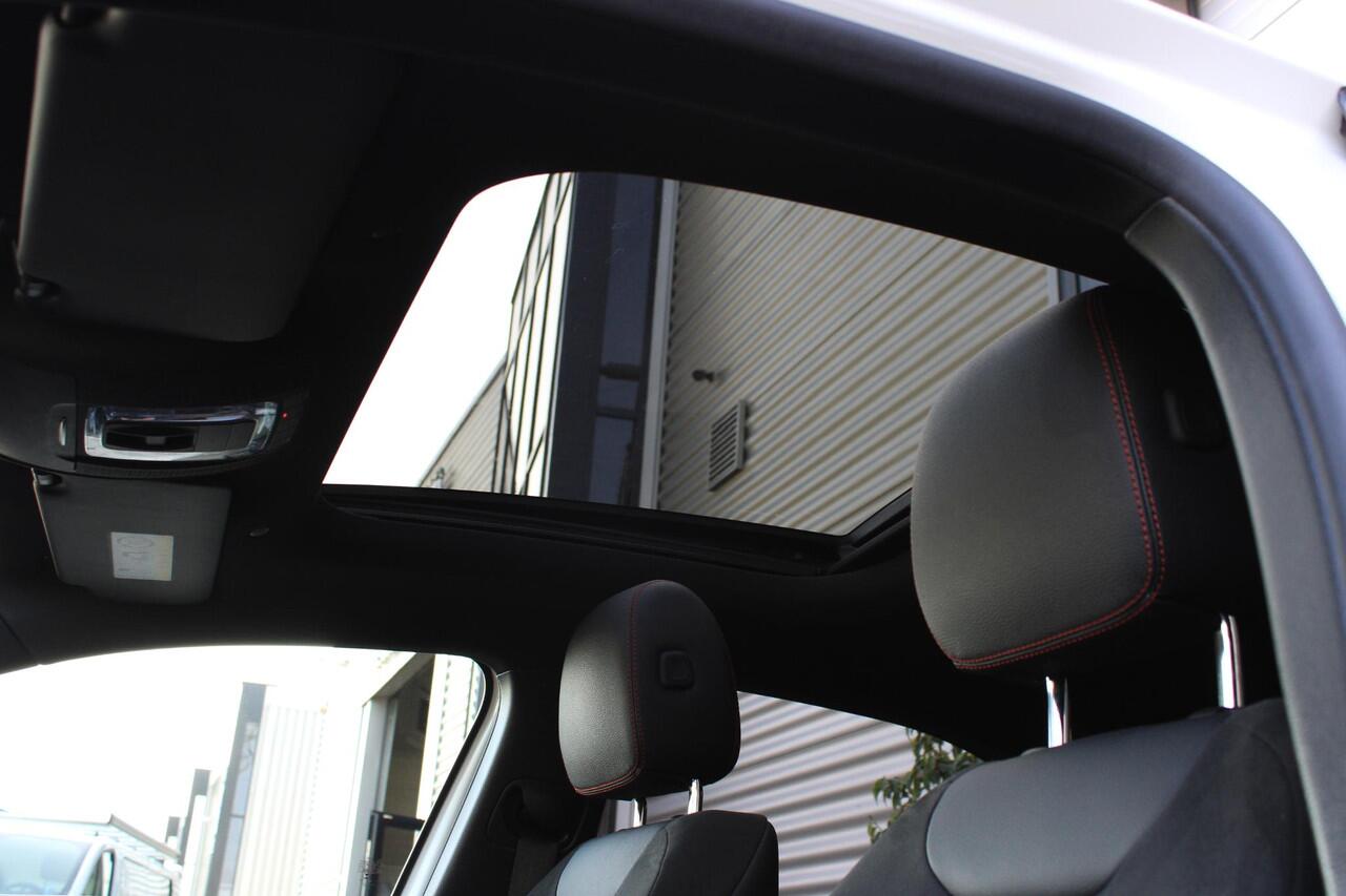 Mercedes-Benz A-KLASSE 250 e AMG Pano | Widescreen | Sfeerverlichting | Camera | Multispaak 19" | Dealer Onderhouden