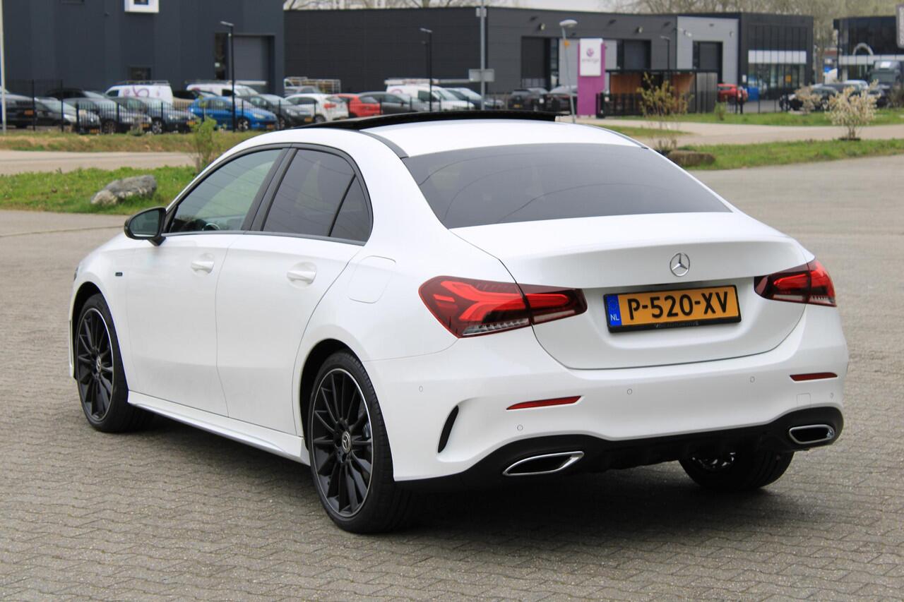 Mercedes-Benz A-KLASSE 250 e AMG Pano | Widescreen | Sfeerverlichting | Camera | Multispaak 19" | Dealer Onderhouden