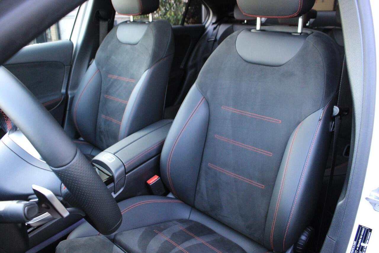 Mercedes-Benz A-KLASSE 250 e AMG Pano | Widescreen | Sfeerverlichting | Camera | Multispaak 19" | Dealer Onderhouden