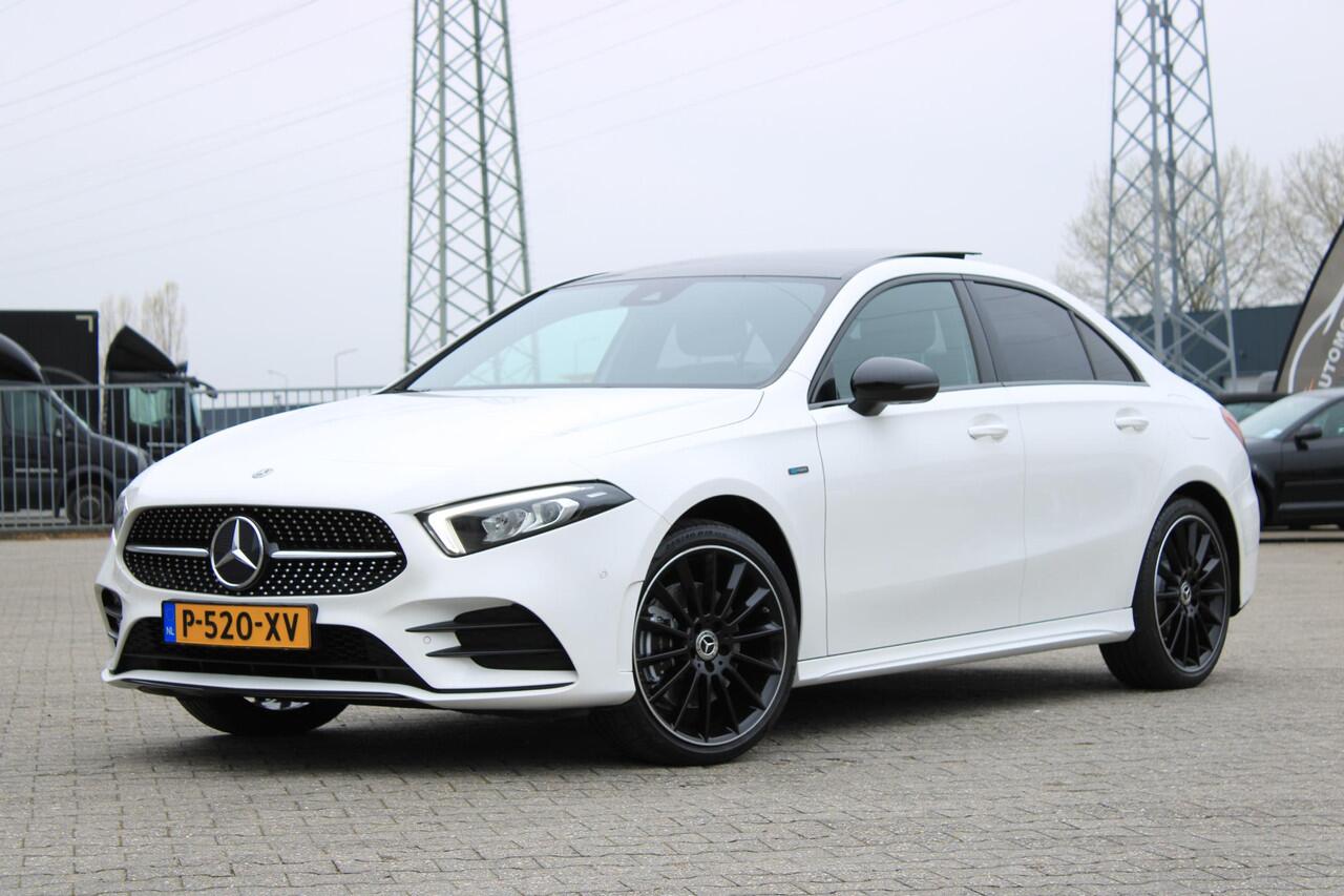 Mercedes-Benz A-KLASSE 250 e AMG Pano | Widescreen | Sfeerverlichting | Camera | Multispaak 19" | Dealer Onderhouden