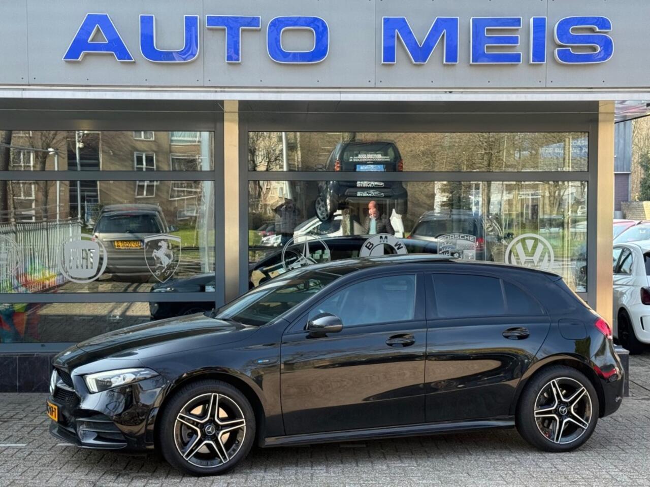 Mercedes-Benz A-KLASSE A250e Business Solution AMG Panoramadak Sfeer