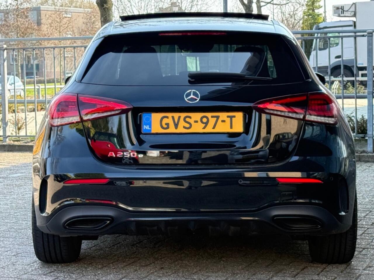 Mercedes-Benz A-KLASSE A250e Business Solution AMG Panoramadak Sfeer