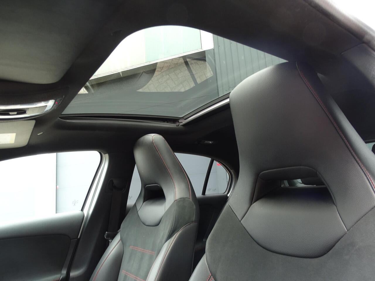 Mercedes-Benz A-KLASSE 180 Business Solution AMG PANORAMADAK|SFEERVERLICHTING|LED PAKKET|ACHTERUIT RIJ CAMERA|NAVIGTAIE| ELECTRISCHE STOELEN|STOEL VERWARMING| CRUISE CONTROL ADAPTIEF MET STOP&GO EN STUURHULP|