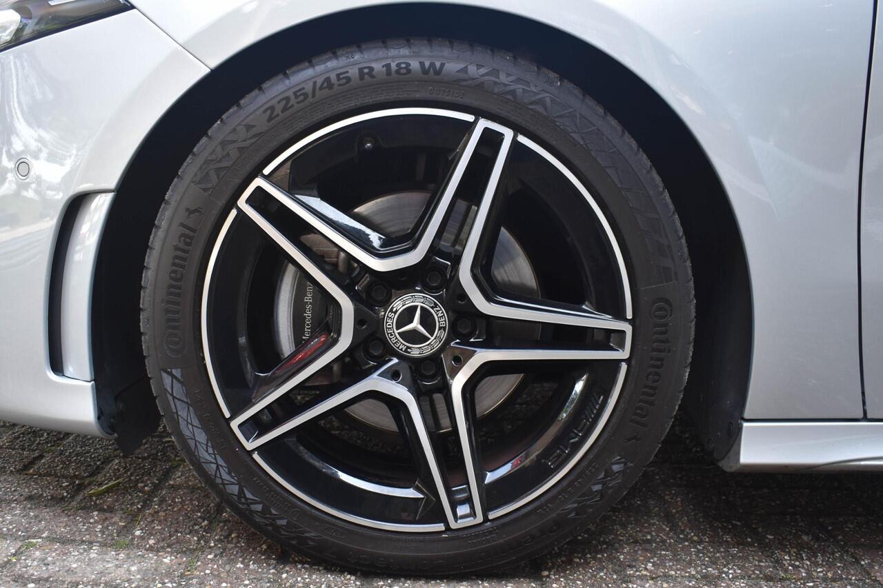 Mercedes-Benz A-KLASSE 180 Business Solution AMG Sfeerverlichting Camera