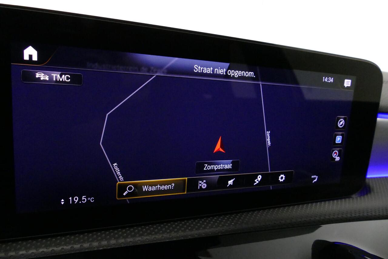 Mercedes-Benz A-KLASSE 200 AMG Line / A45 AMG Diffuser / Panamericana Grille / Panoramadak / A45 Dakspoiler / Elektr. verstelbare voorstoelen + memory / Multibeam LED Koplampen / Apple Carplay - Android Auto / Stoelverwarming / Ambienteverlichting / 19'' LMV / Night pakket / Do