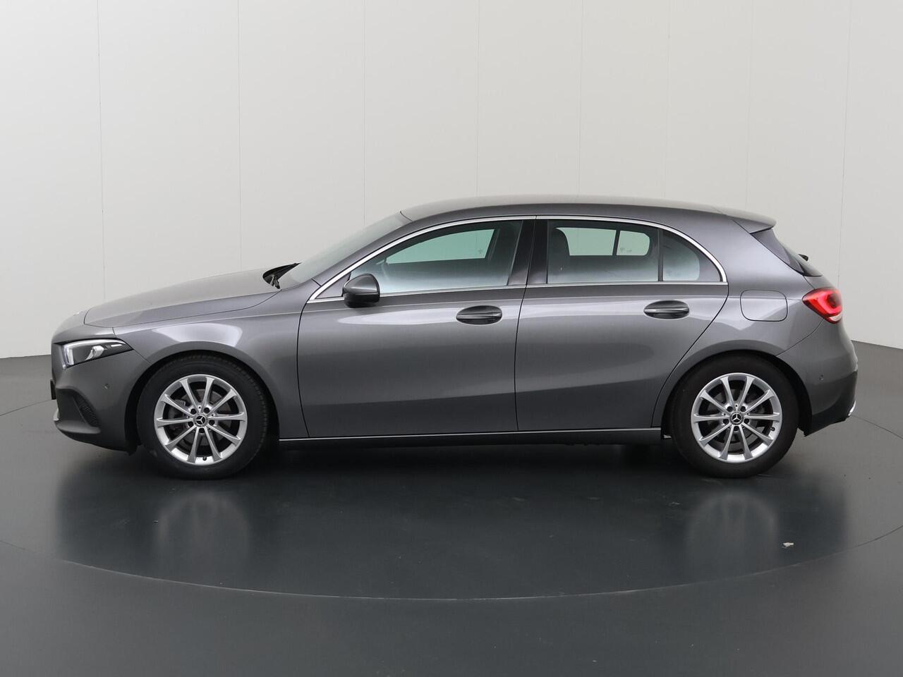 Mercedes-Benz A-KLASSE 180 Business Solution Luxury | Widescreen | Trekhaak | Stoelverwarming | Parkeersensoren |