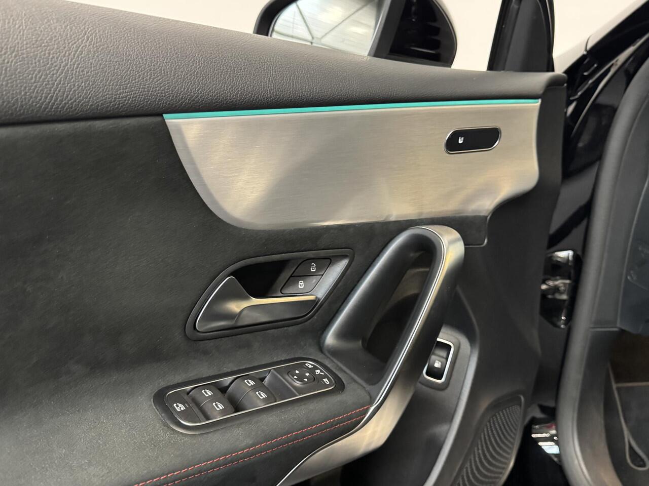 Mercedes-Benz A-KLASSE 250e PHEV AMG Line Auto. Navigatie Apple Carplay/Android Auto Camera Parkeersensoren Adaptive Cruise Control Stoelverwarming Virtual Cockpit Climate Control Lichtmetalen velgen