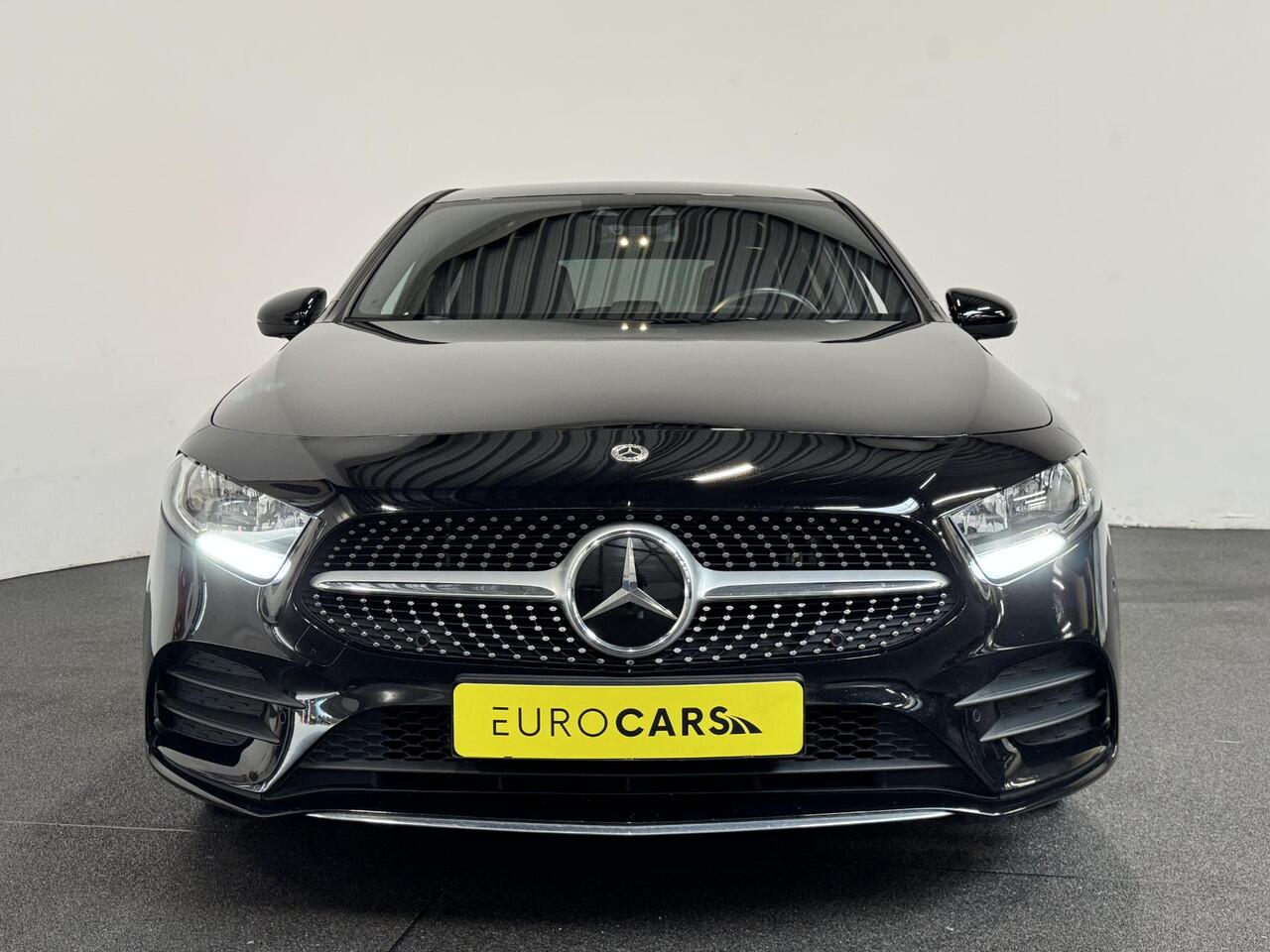 Mercedes-Benz A-KLASSE 250e PHEV AMG Line Auto. Navigatie Apple Carplay/Android Auto Camera Parkeersensoren Adaptive Cruise Control Stoelverwarming Virtual Cockpit Climate Control Lichtmetalen velgen