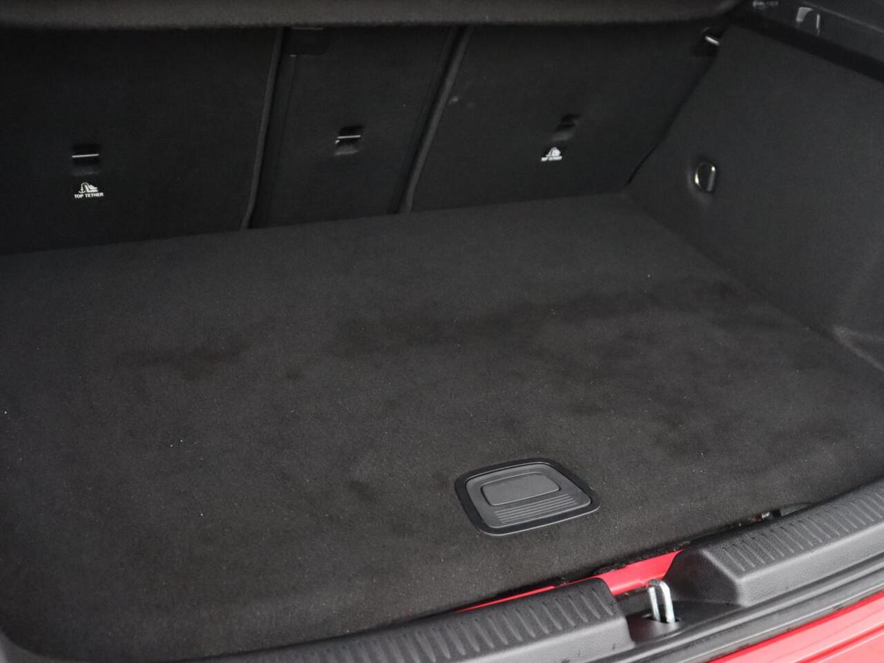 Mercedes-Benz A-KLASSE 250e AMG | Panoramadak | 360 Camera | Burmester | Stoelverwarming | Adaptive cruise | Carplay | Sfeerverlichting | 19'' | Navigatie | Widescreen | Leder/Alcantara | PHEV | Plug In