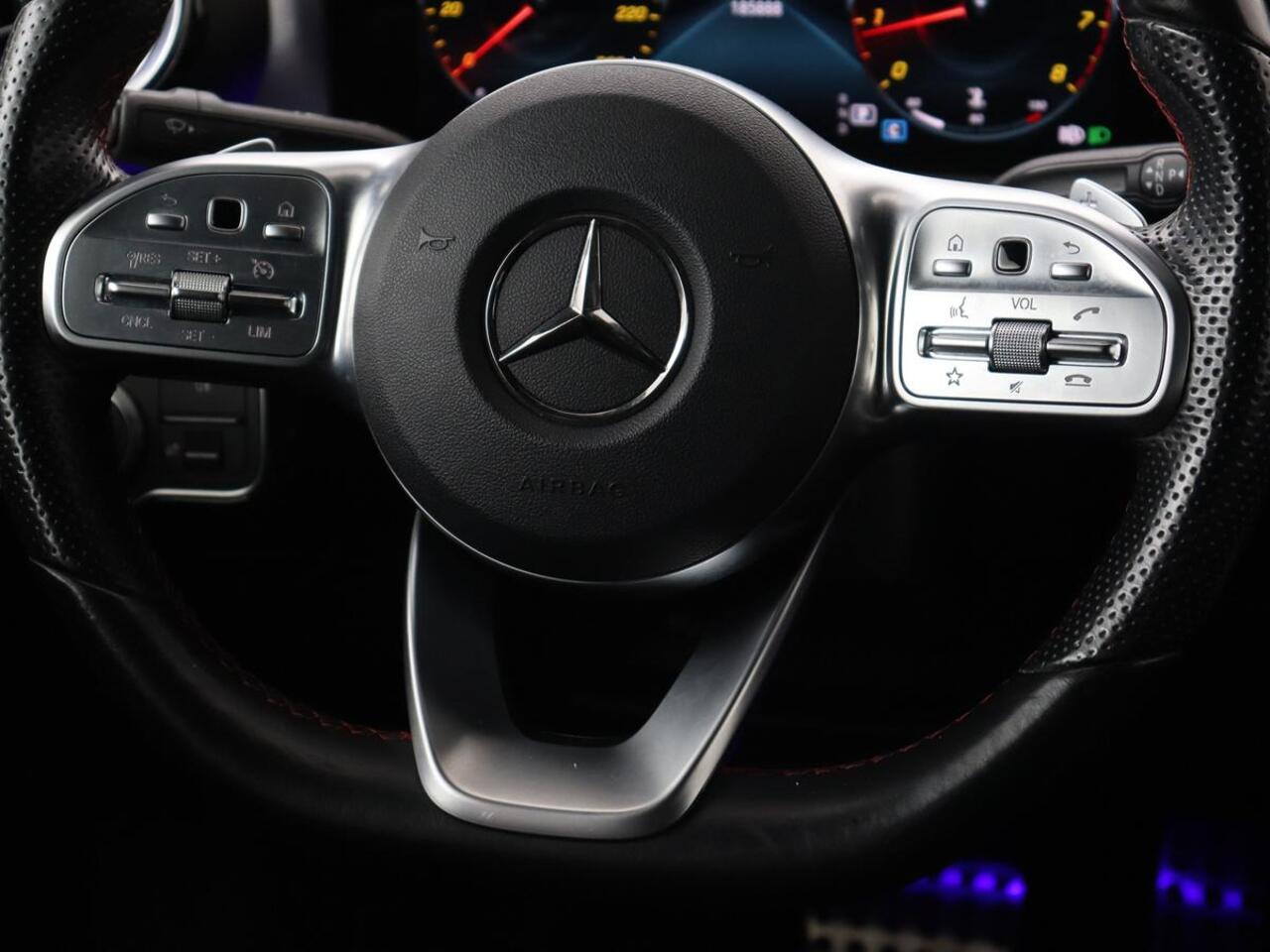 Mercedes-Benz A-KLASSE 200 AMG | Panoramadak | Carplay | Memory | Matrix LED | Leder/Alcantara | Keyless | Sfeerverlichting | Camera | Park Assist | Navigatie | Widescreen