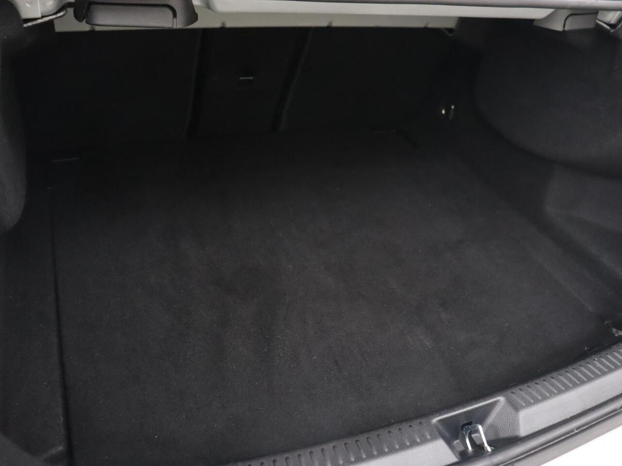 Mercedes-Benz A-KLASSE 200 AMG | Panoramadak | Carplay | Memory | Matrix LED | Leder/Alcantara | Keyless | Sfeerverlichting | Camera | Park Assist | Navigatie | Widescreen