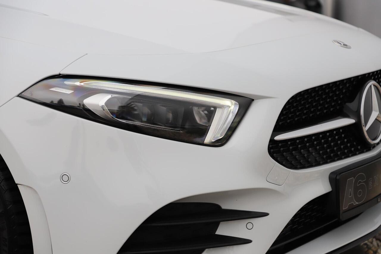 Mercedes-Benz A-KLASSE 200 Business Solution AMG Night 164PK Automaat 19 inch Panoramadak Massage Sfeerverlichting Widescreen Multibeam LED Navigatie Achteruitrijcamera Elektrische Stoelen
