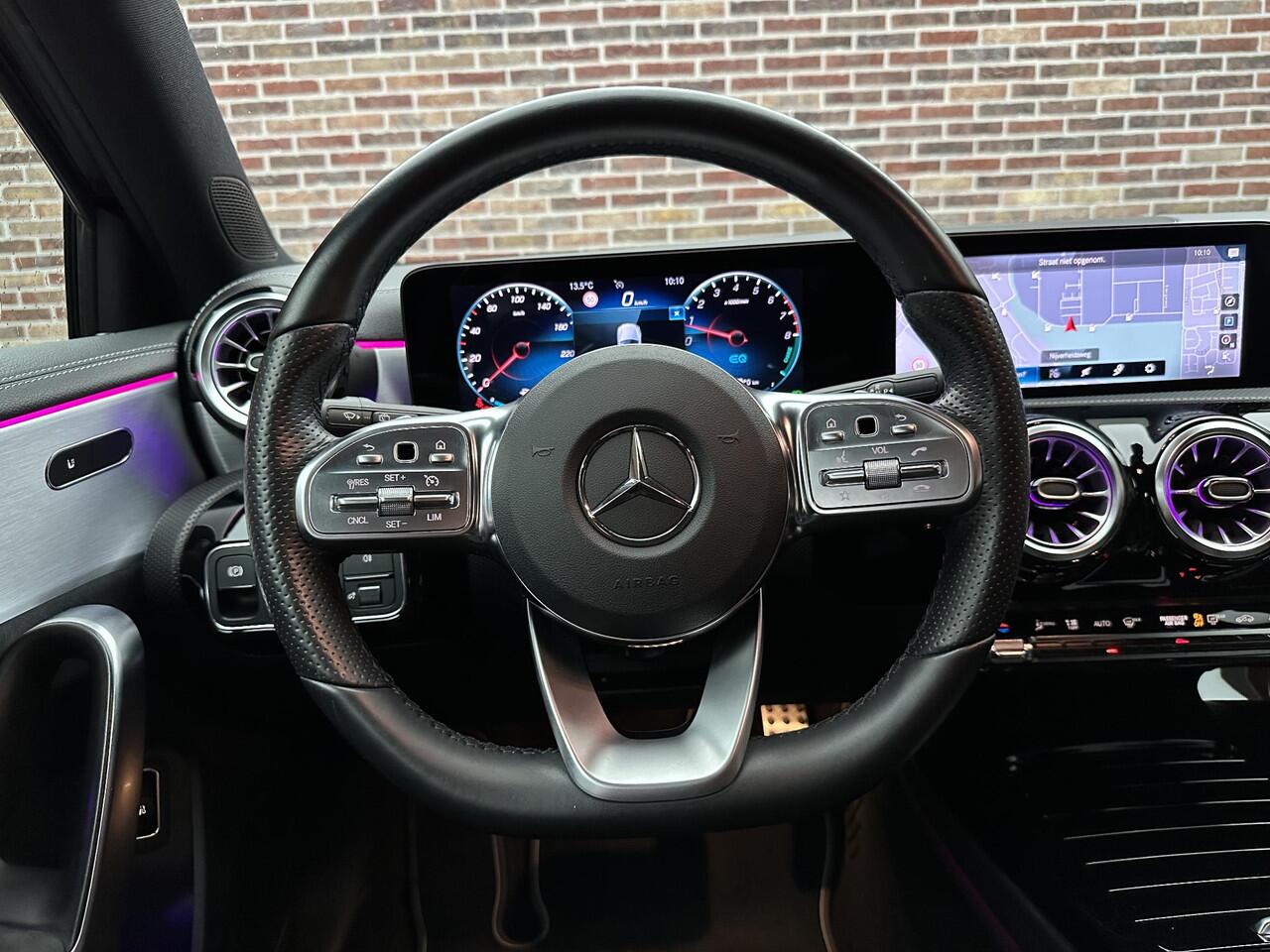 Mercedes-Benz A-KLASSE 250 e AMG Limited | Sfeer| Wide Screen| Camera| Dealer onderhouden|