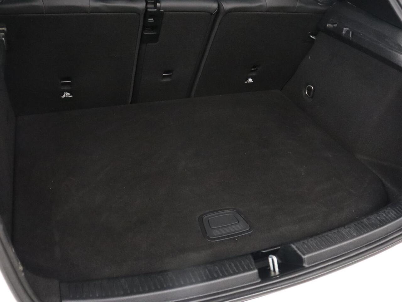 Mercedes-Benz A-KLASSE 250e AMG Limited | Stoelverwarming | Widescreen | Sfeerverlichting | Camera | Navigatie | Leder/Alcantara | Park Assist | Sportstoelen | Full LED | Climate control | PHEV | Plug In