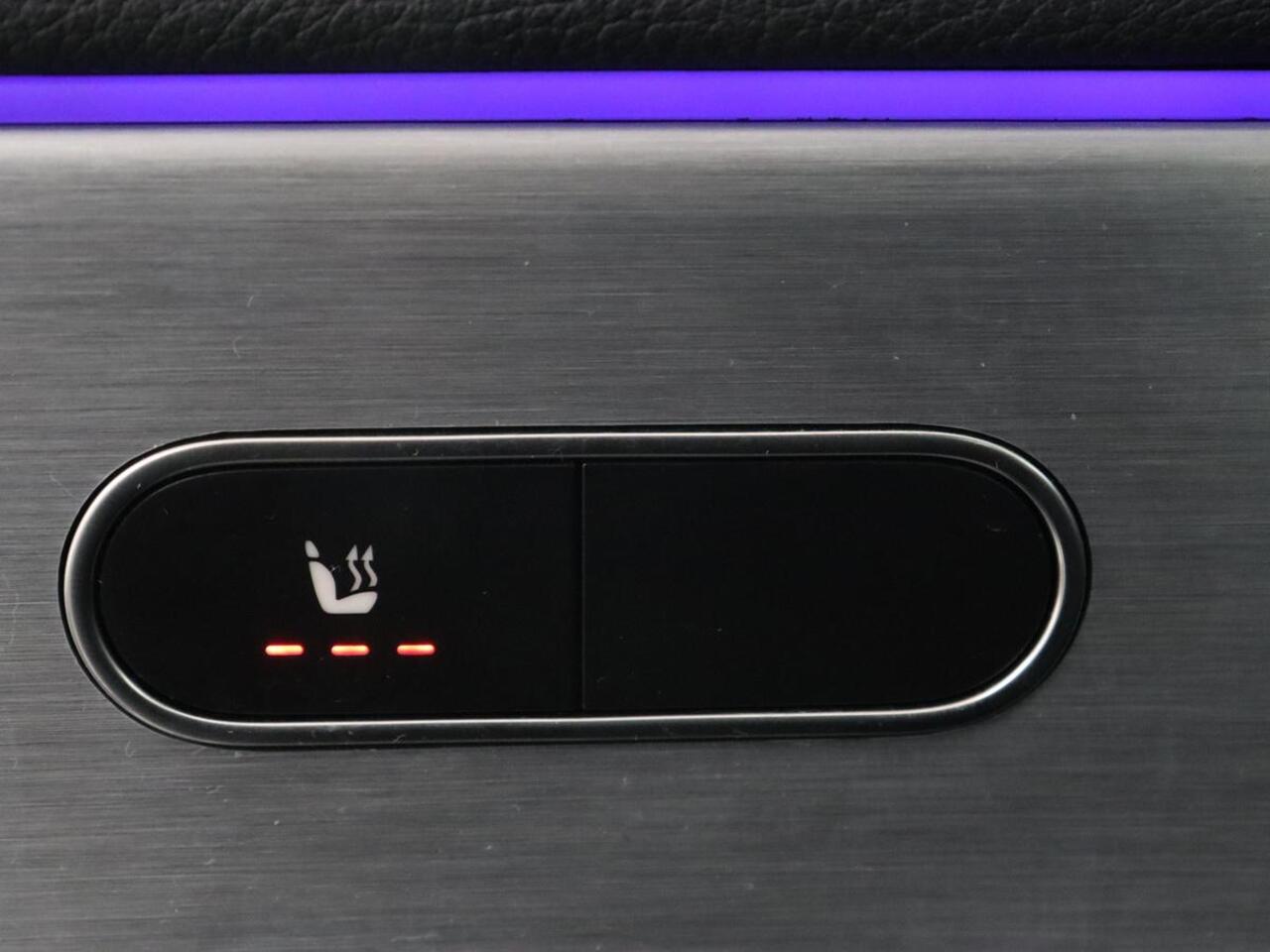 Mercedes-Benz A-KLASSE 250e AMG Limited | Stoelverwarming | Widescreen | Sfeerverlichting | Camera | Navigatie | Leder/Alcantara | Park Assist | Sportstoelen | Full LED | Climate control | PHEV | Plug In