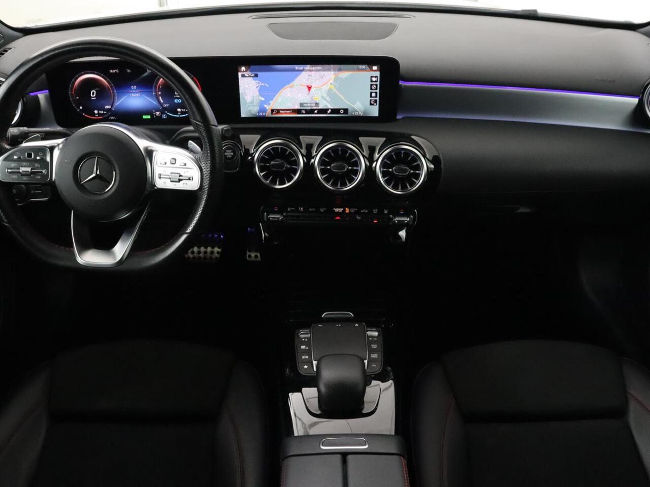 Mercedes-Benz A-KLASSE 250e AMG Limited | Stoelverwarming | Widescreen | Sfeerverlichting | Camera | Navigatie | Leder/Alcantara | Park Assist | Sportstoelen | Full LED | Climate control | PHEV | Plug In