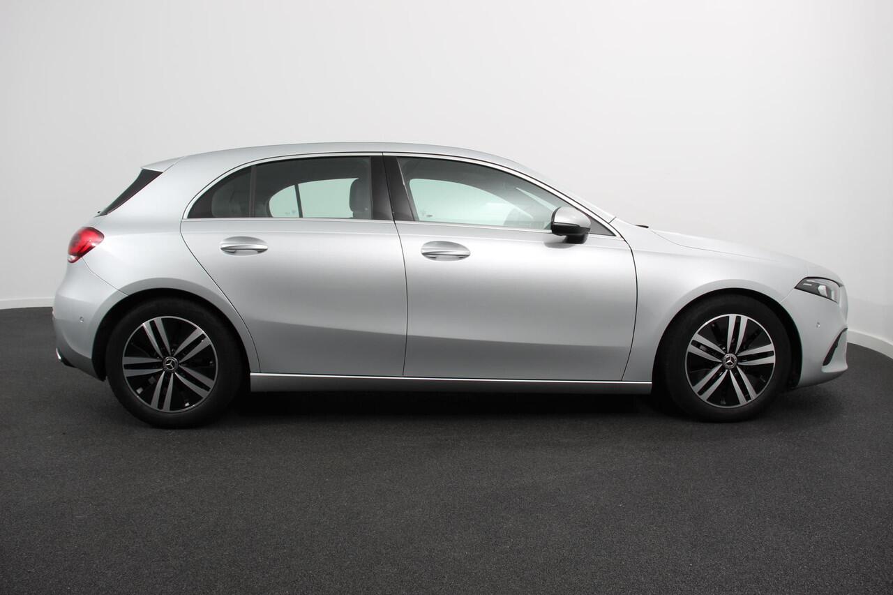 Mercedes-Benz A-KLASSE 180 Progressive 7-DCT | Navigatie | Climate Control | Virtual Cockpit | Stoelverwarming | 17" Lichtmetalen velgen | Parkeer sensoren | Cruise Control Prijs Incl. BOVAG Garantie