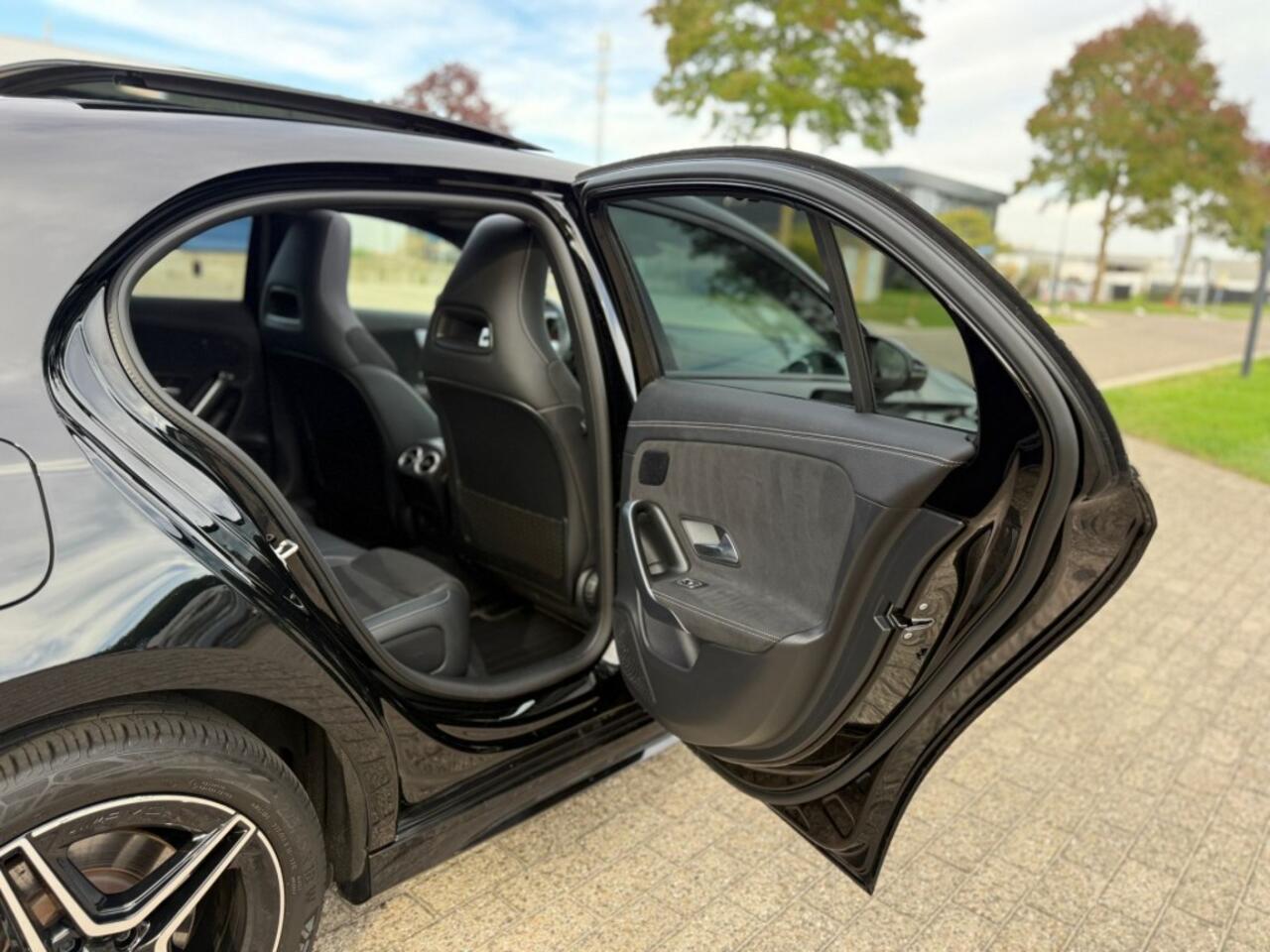 Mercedes-Benz A-KLASSE 250e AMG Pano Multibeam 360 Camera