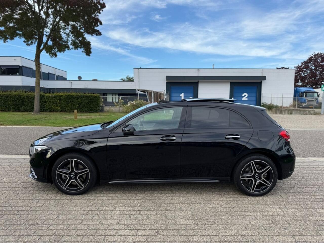 Mercedes-Benz A-KLASSE 250e AMG Pano Multibeam 360 Camera