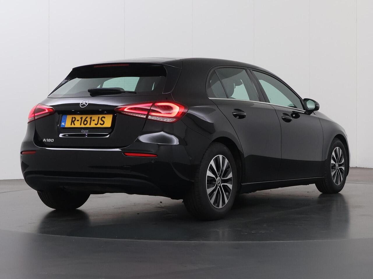 Mercedes-Benz A-KLASSE 180 Business Solution Luxury | Stoelverwarming | Achteruitrijcamera | Sfeerverlichting |