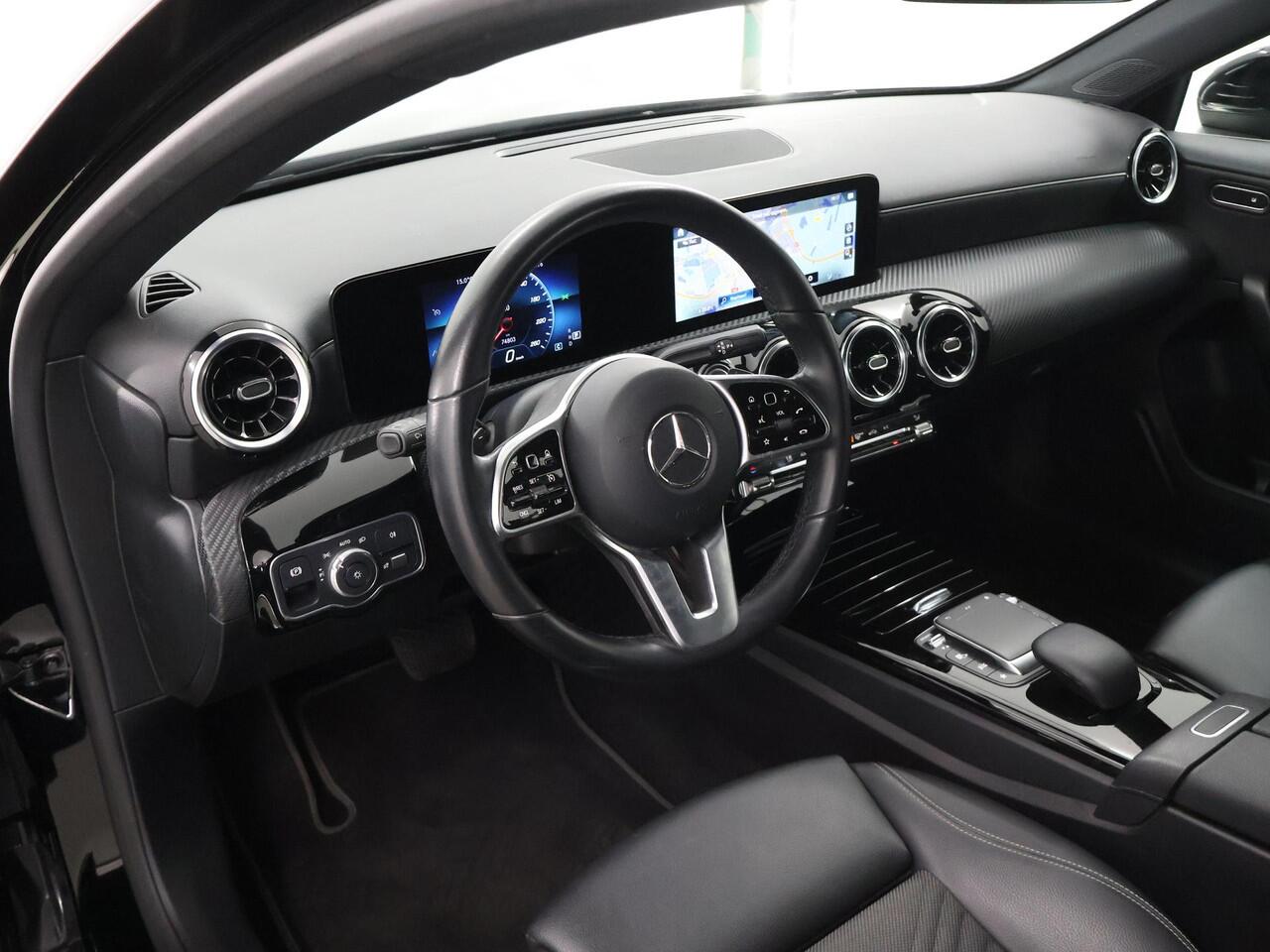 Mercedes-Benz A-KLASSE 180 Business Solution Luxury | Stoelverwarming | Achteruitrijcamera | Sfeerverlichting |