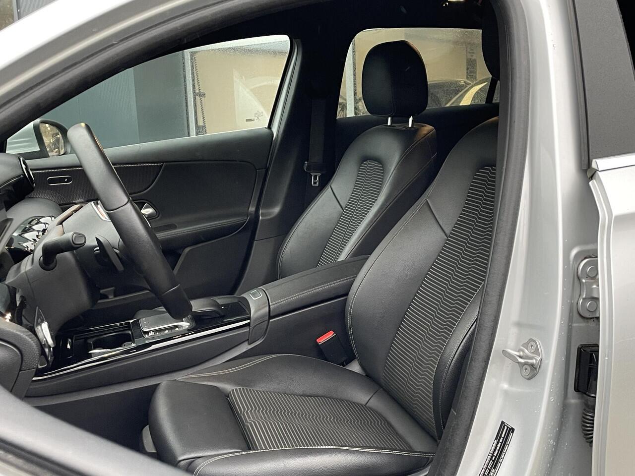 Mercedes-Benz A-KLASSE 180 Business Solution AMG - Navigatie - Camera - Stoelverwarming - LED koplampen