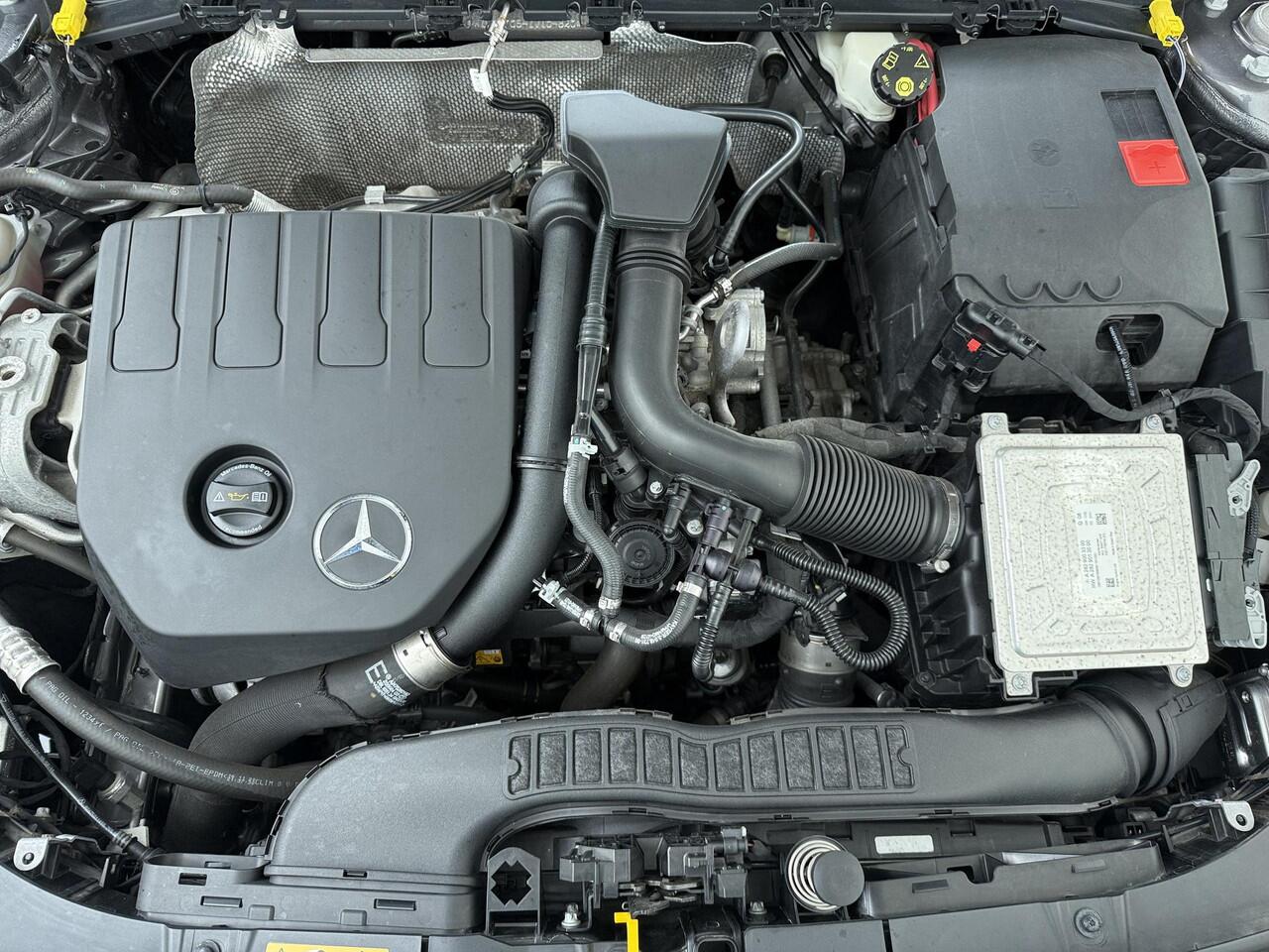 Mercedes-Benz A-KLASSE 180 Business Solution Luxury Panorama dak | Stoelverwarming | Navigatie | Camera |