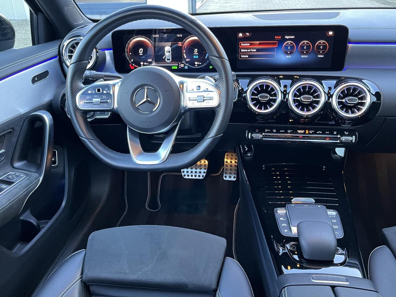 Mercedes-Benz A-KLASSE 250 e Premium Plus AMG | Voll.Historie/Navi/AMG-Pakket/Sfeerverlichting/18"/Afn.Trekhaak