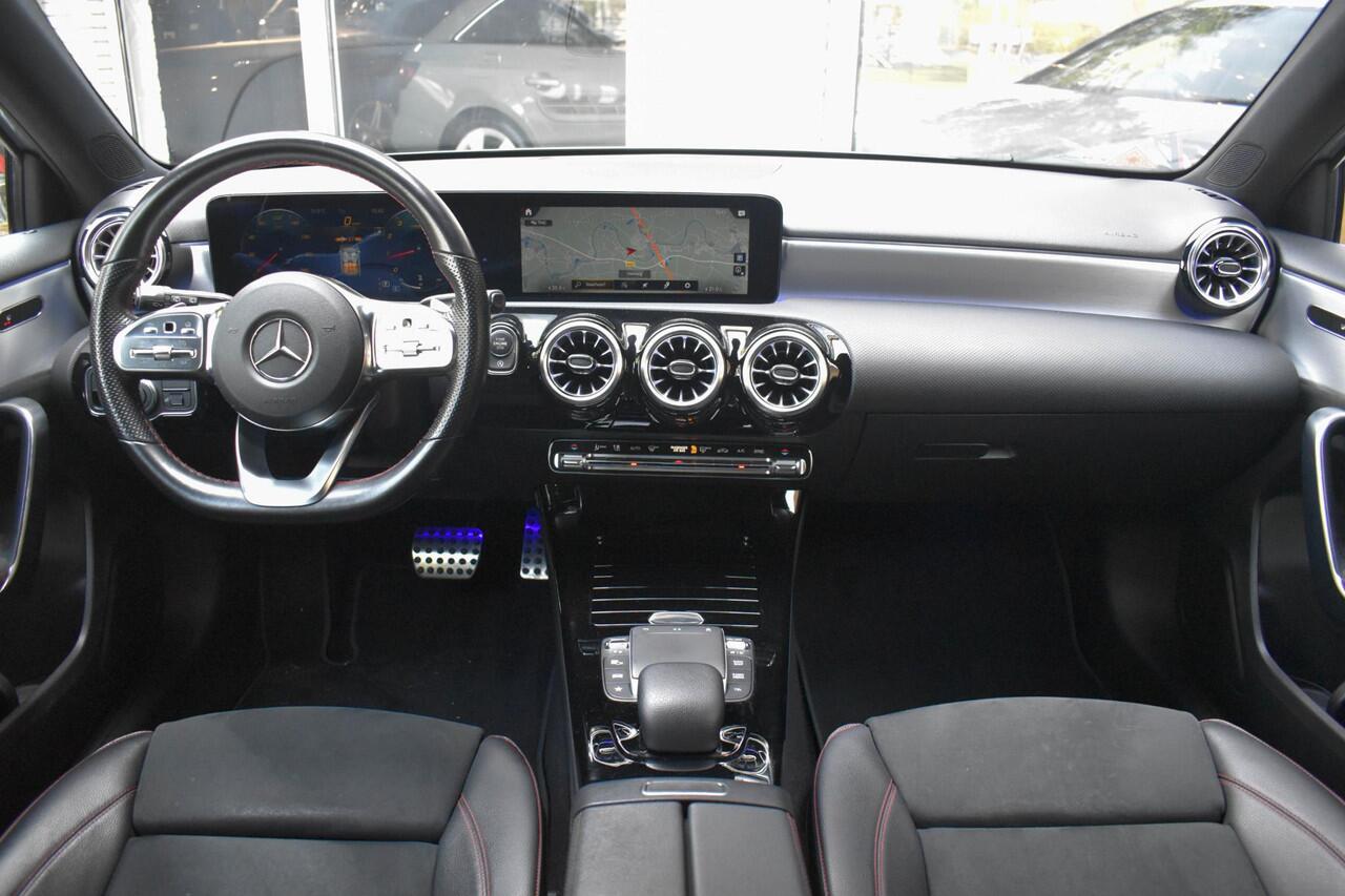 Mercedes-Benz A-KLASSE 180 AMG Pakket Sfeer Stoelverwarming Navi