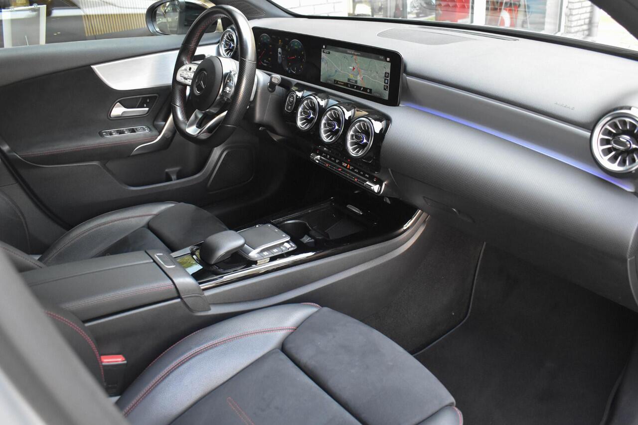 Mercedes-Benz A-KLASSE 180 AMG Pakket Sfeer Stoelverwarming Navi
