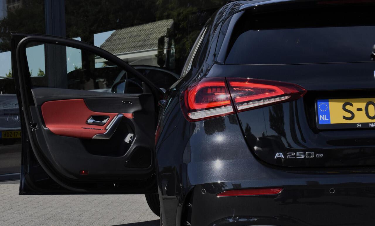 Mercedes-Benz A-KLASSE 250 e AMG Line -Pano - camera - CarPlay
