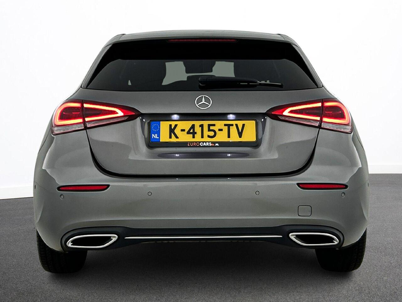 Mercedes-Benz A-KLASSE 160 Business Solution Luxury Navigatie Apple Carplay/Android Auto Camera Parkeersensoren Cruise Control Stoelverwarming Virtual Cockpit Lichtmetalen velgen Climate Control