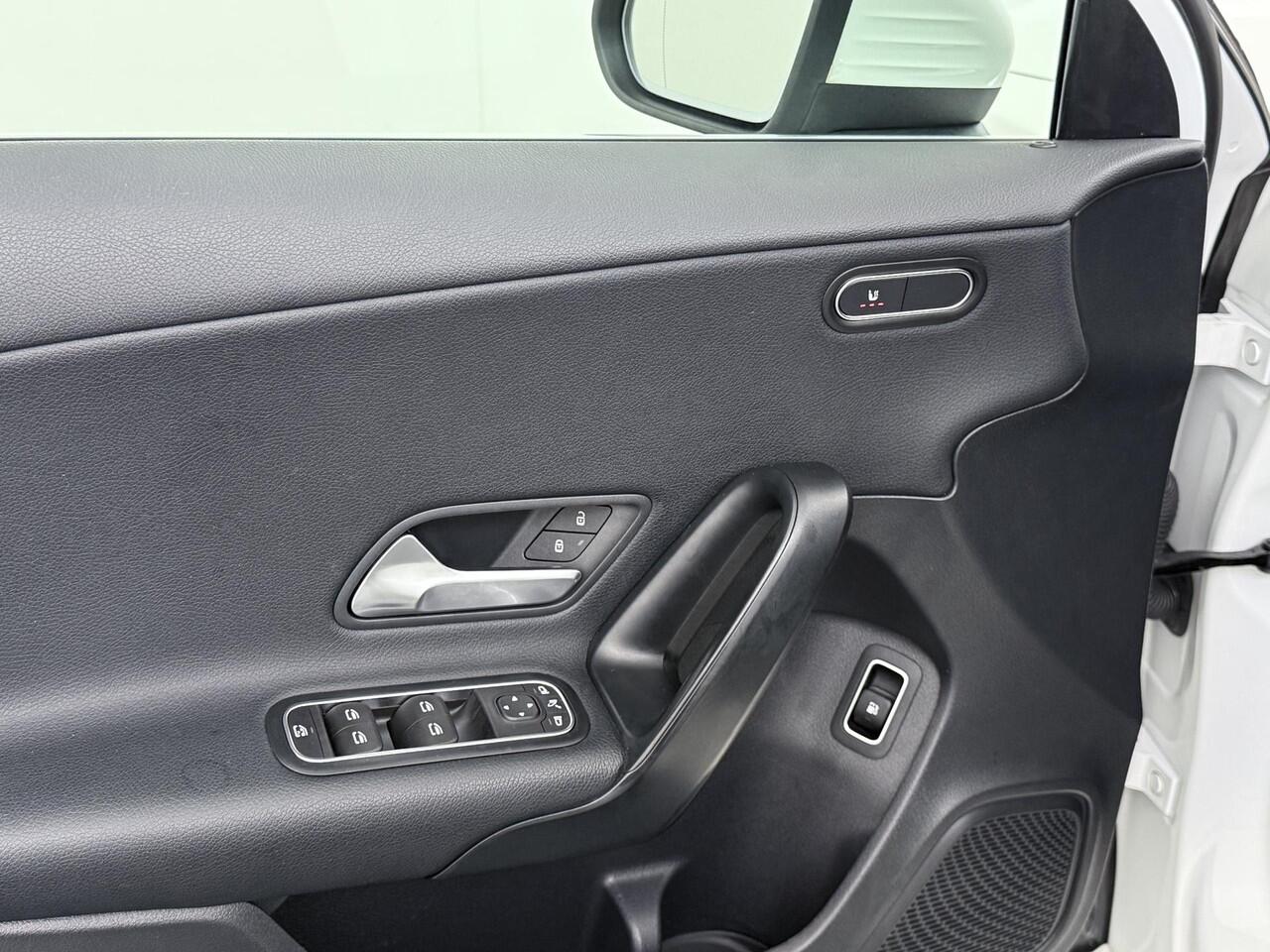 Mercedes-Benz A-KLASSE 250 e SOH 97% | Navigatie | Sfeerverlichting | Stuurverwarming | Carplay | Stoelverwarming |