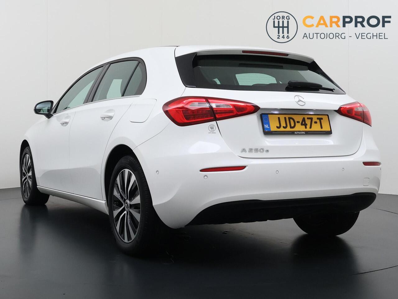 Mercedes-Benz A-KLASSE 250 e SOH 97% | Navigatie | Sfeerverlichting | Stuurverwarming | Carplay | Stoelverwarming |