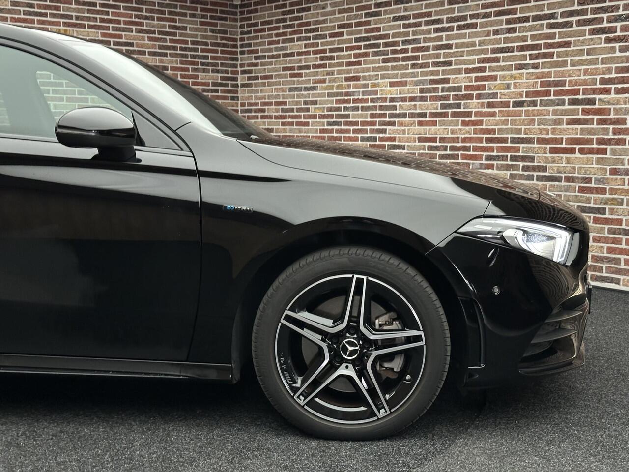 Mercedes-Benz A-KLASSE 250 e AMG Limited | Sfeer| Wide Screen| Camera| Dealer onderhouden|