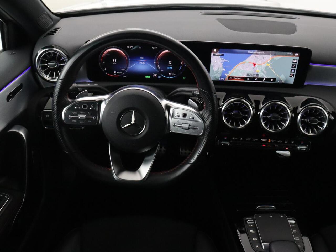 Mercedes-Benz A-KLASSE 250e AMG Limited | Stoelverwarming | Widescreen | Sfeerverlichting | Camera | Navigatie | Leder/Alcantara | Park Assist | Sportstoelen | Full LED | Climate control | PHEV | Plug In