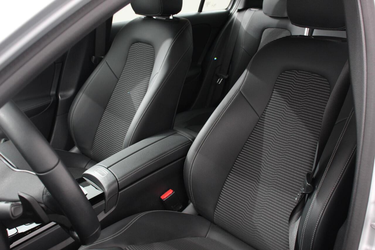 Mercedes-Benz A-KLASSE 180 Progressive 7-DCT | Navigatie | Climate Control | Virtual Cockpit | Stoelverwarming | 17" Lichtmetalen velgen | Parkeer sensoren | Cruise Control Prijs Incl. BOVAG Garantie