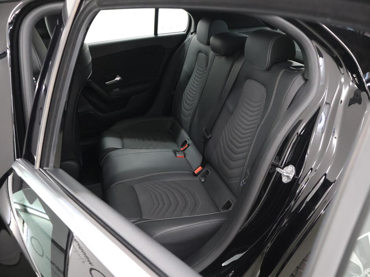 Mercedes-Benz A-KLASSE 180 Business Solution Luxury | Stoelverwarming | Achteruitrijcamera | Sfeerverlichting |