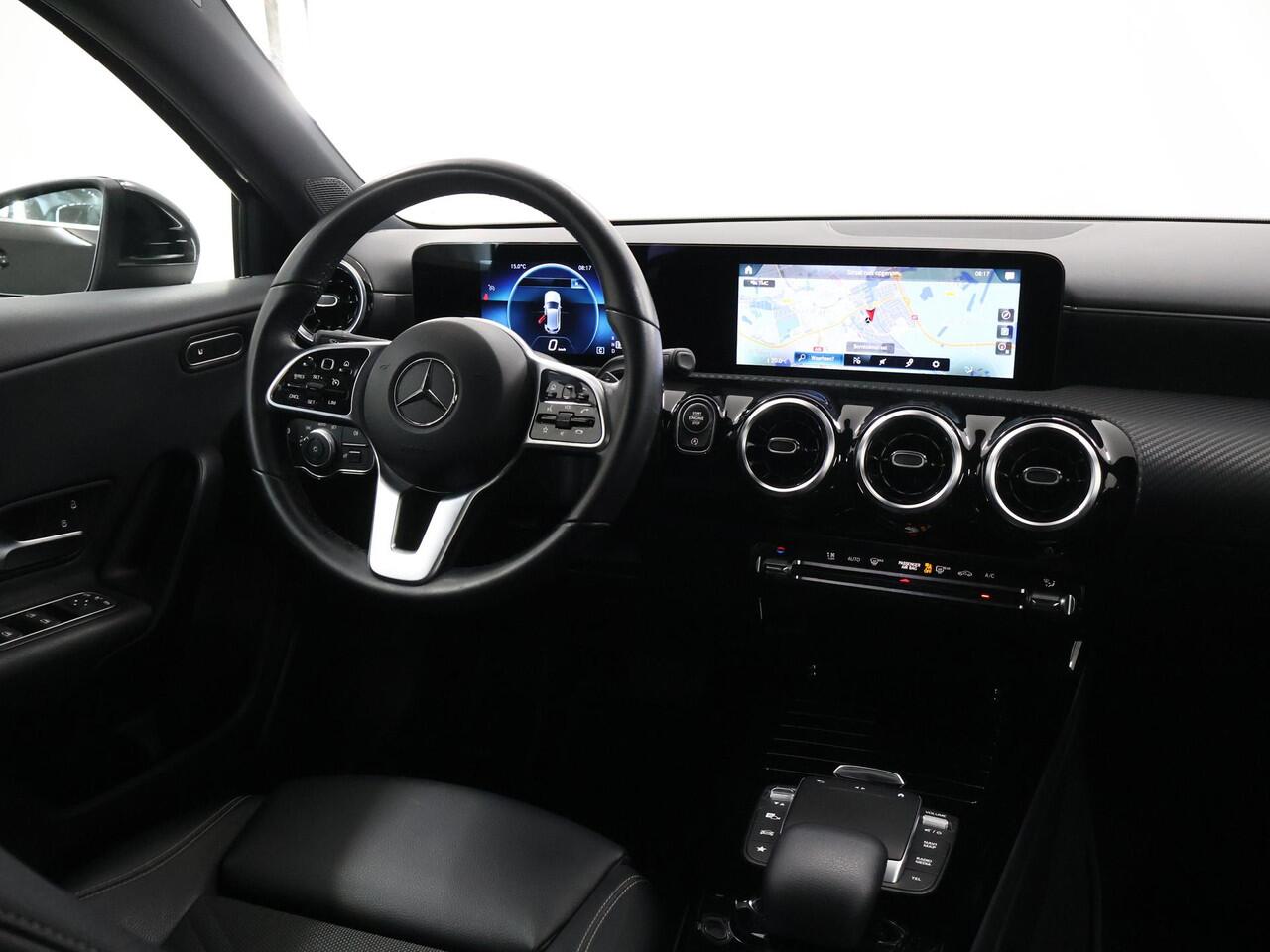 Mercedes-Benz A-KLASSE 180 Business Solution Luxury | Stoelverwarming | Achteruitrijcamera | Sfeerverlichting |