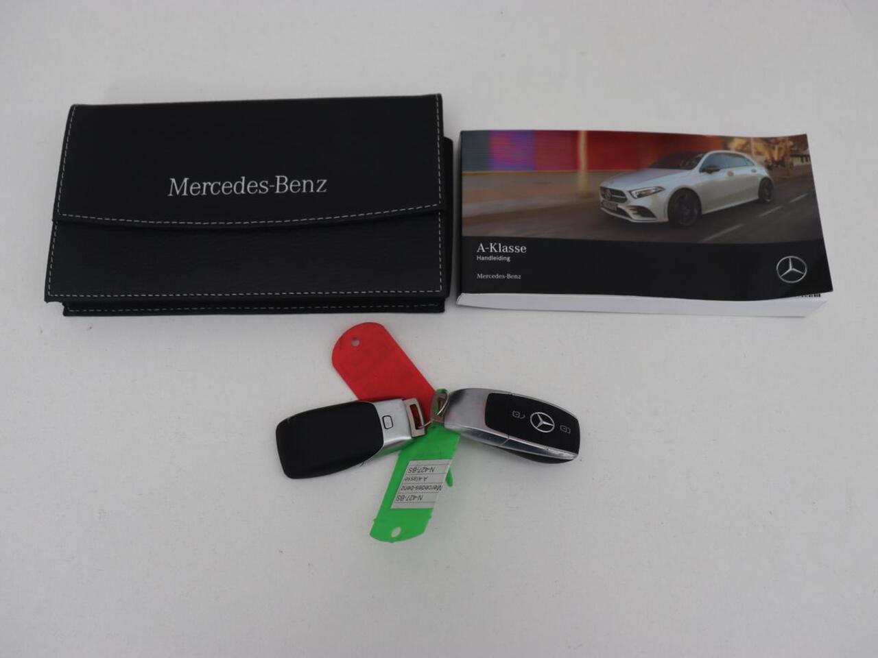 Mercedes-Benz A-KLASSE 250e AMG Limited | Carplay | Stoelverwarming | Camera | Leder/Alcantara | Sfeerverlichting | Navigatie | Park Assist | Full LED | DAB | Widescreen | Climate control | PHEV | Plug In