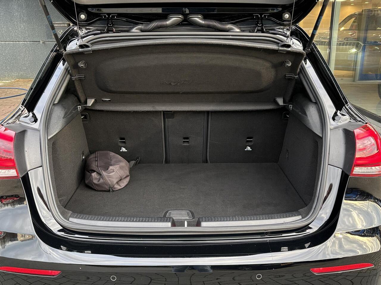 Mercedes-Benz A-KLASSE 250 e AMG Line | Stoelverwarming | Navigatie | Getint glas | PDC | Climate contol