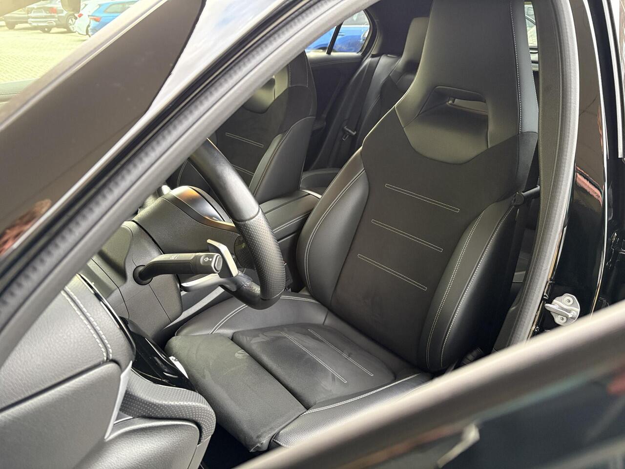 Mercedes-Benz A-KLASSE 250 e AMG Line | Stoelverwarming | Navigatie | Getint glas | PDC | Climate contol