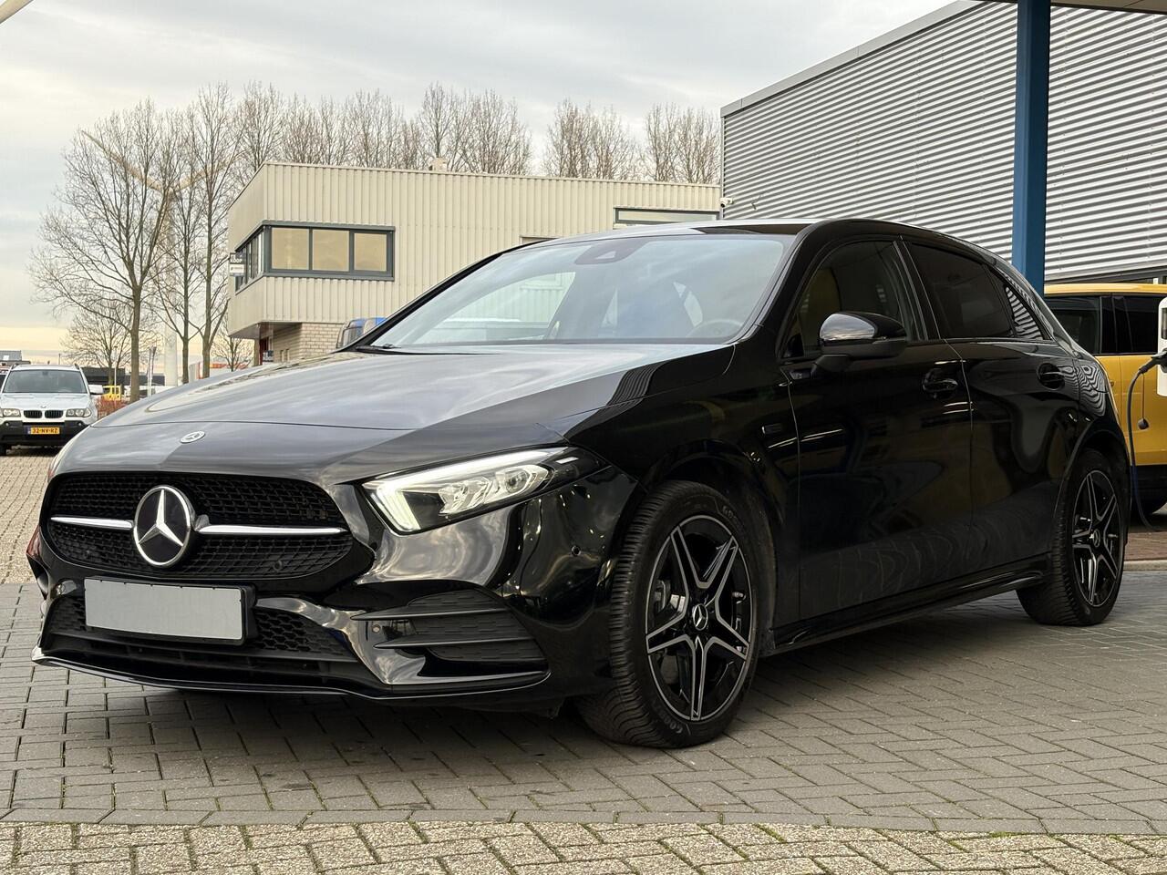 Mercedes-Benz A-KLASSE 250 e AMG Line | Stoelverwarming | Navigatie | Getint glas | PDC | Climate contol