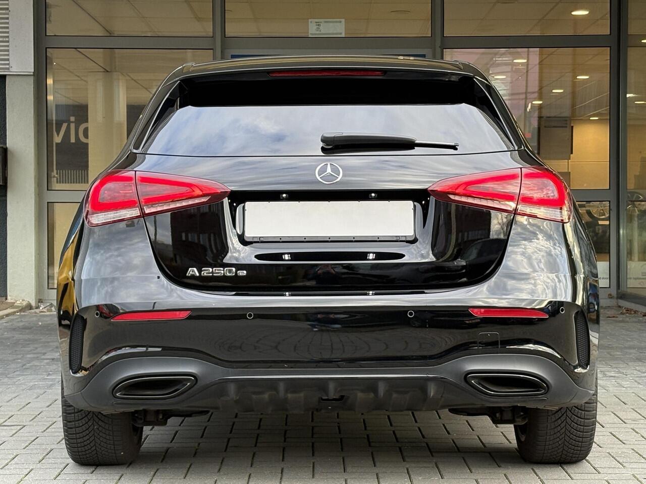 Mercedes-Benz A-KLASSE 250 e AMG Line | Stoelverwarming | Navigatie | Getint glas | PDC | Climate contol