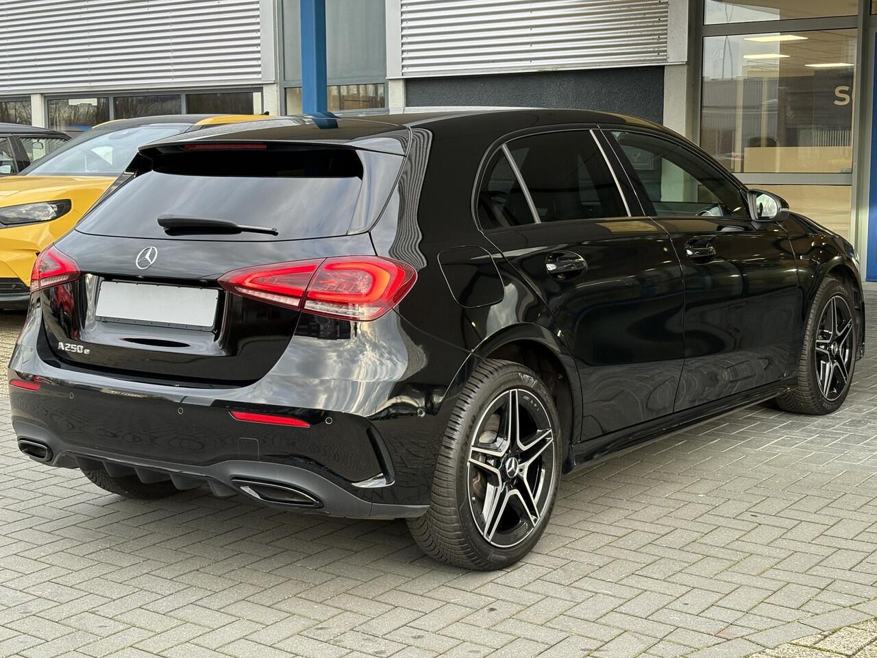 Mercedes-Benz A-KLASSE 250 e AMG Line | Stoelverwarming | Navigatie | Getint glas | PDC | Climate contol