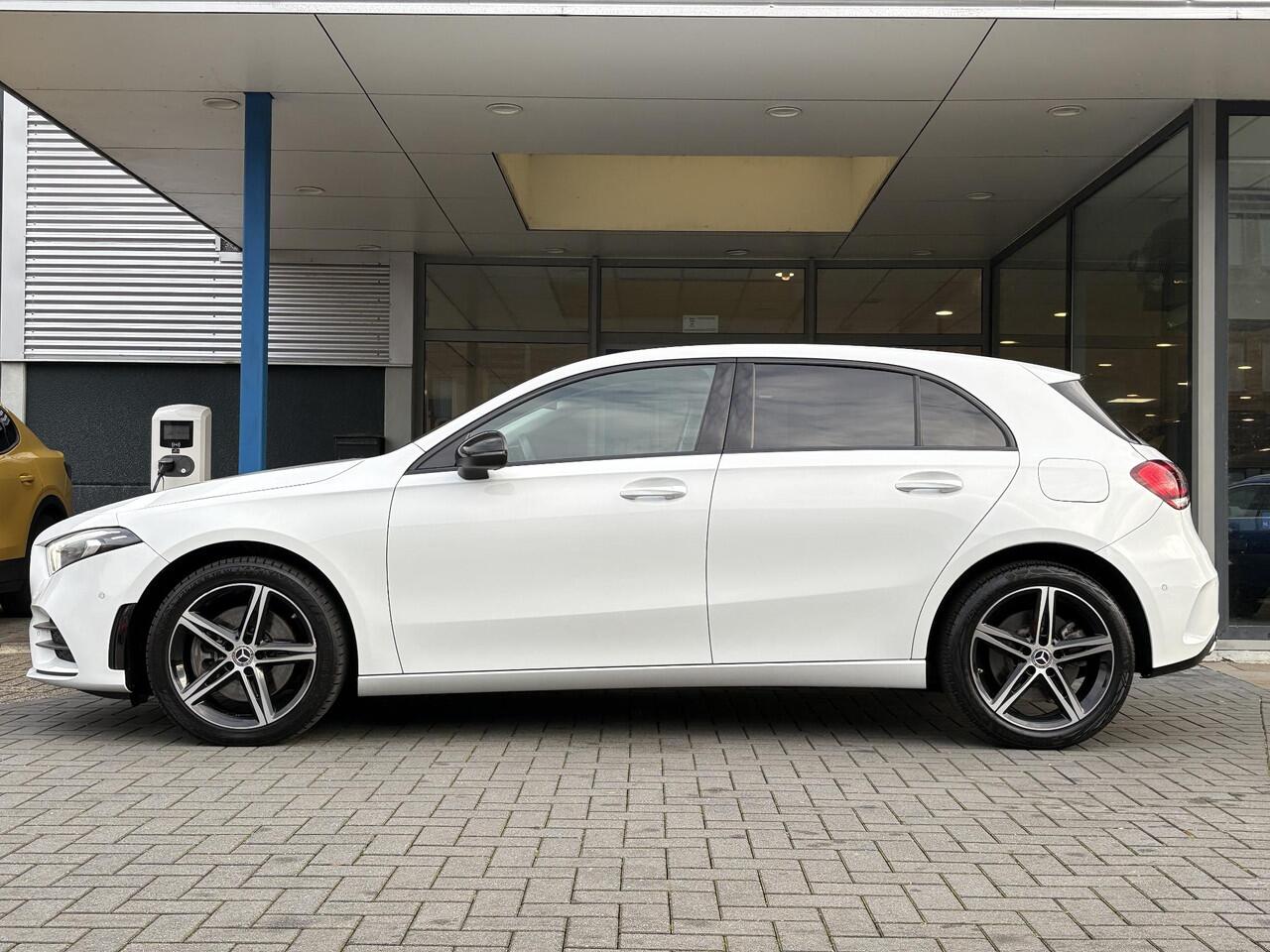 Mercedes-Benz A-KLASSE 250 e Business Solution AMG Limited | Wegklapbare trekhaak | Stoelverwarming | Half leder | Camera