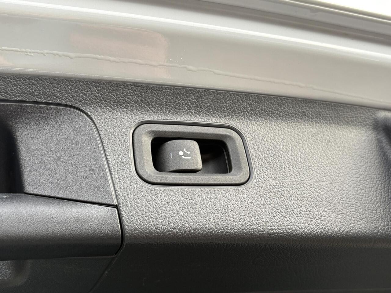 Mercedes-Benz A-KLASSE 250 e Business Solution AMG Limited | Wegklapbare trekhaak | Stoelverwarming | Half leder | Camera